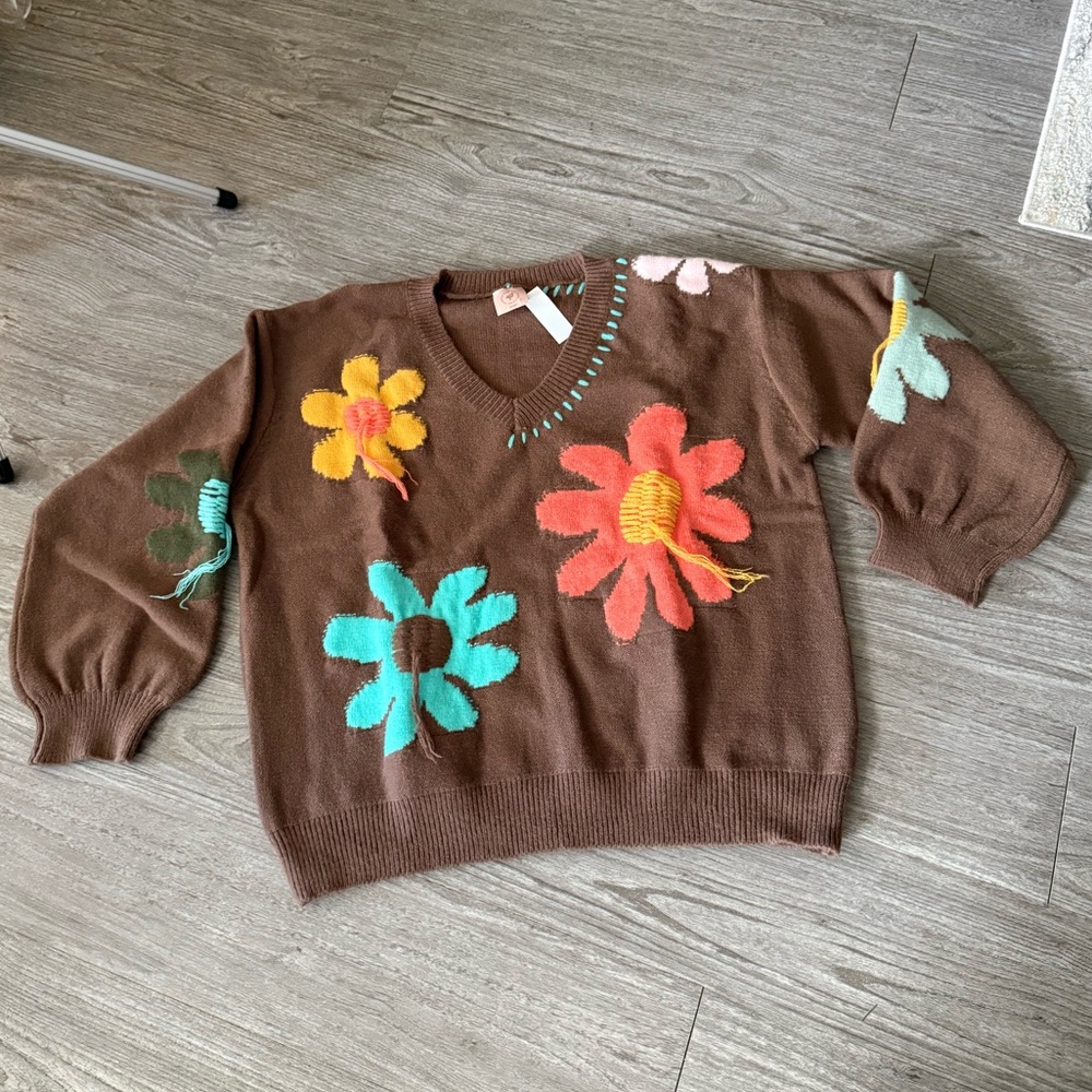 V-neck Daisy Sweater NWT